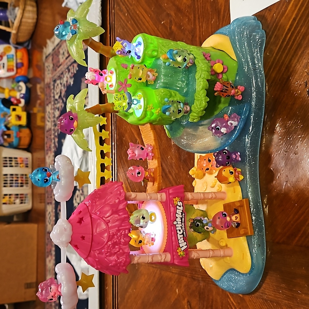 Hatchimals Colleggtibles Tropical Island Party Playset